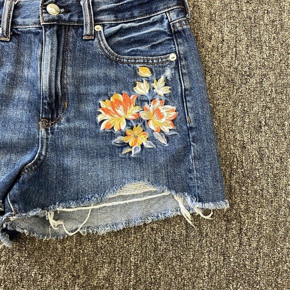 American Eagle Floral Embroidered Mom Jean Shorts Size 2 High Rise Cotton Denim - Picture 2 of 10